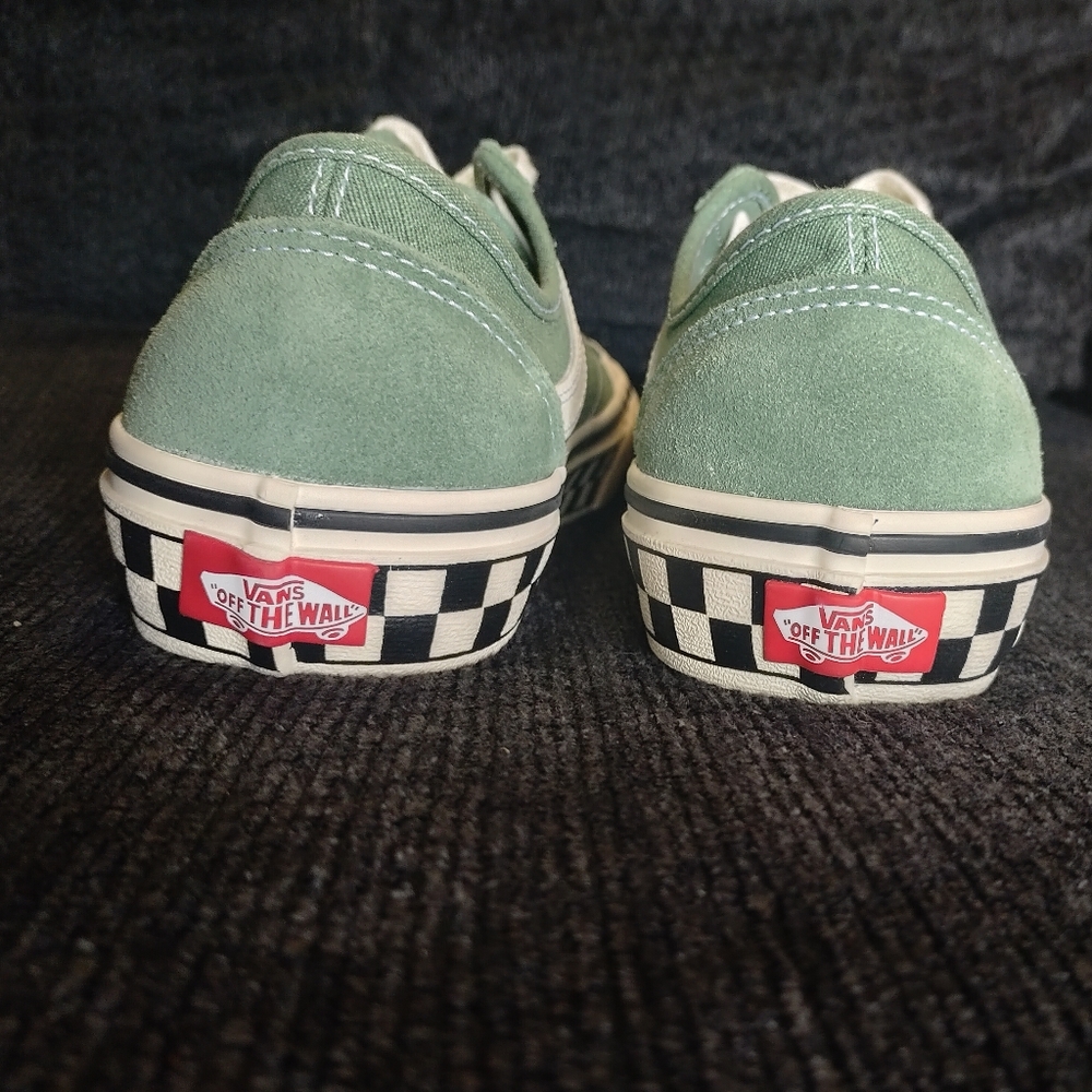 Vans - Picture 3 of 6